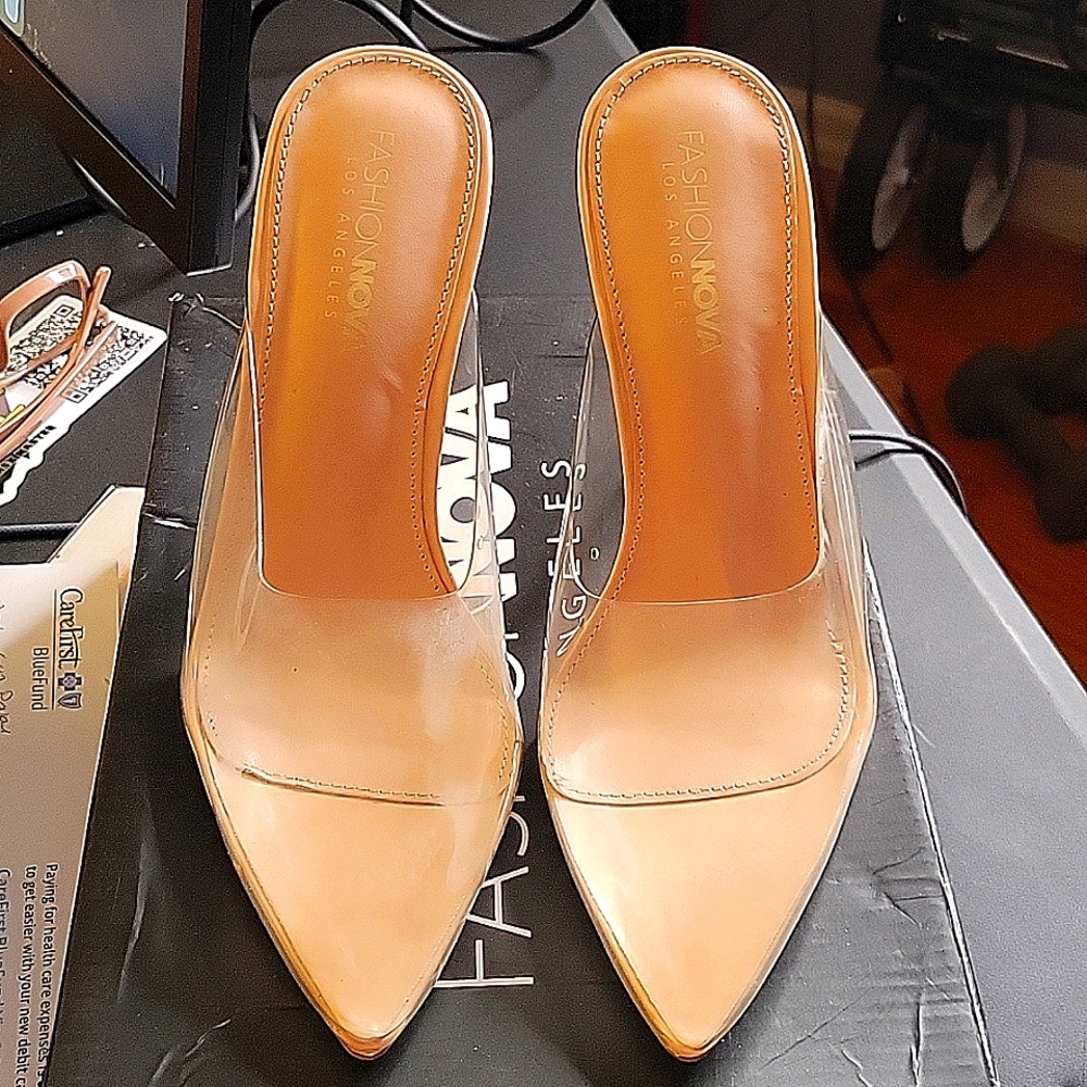 🔥Fashion Nova Clear Lucite Slide-Ons